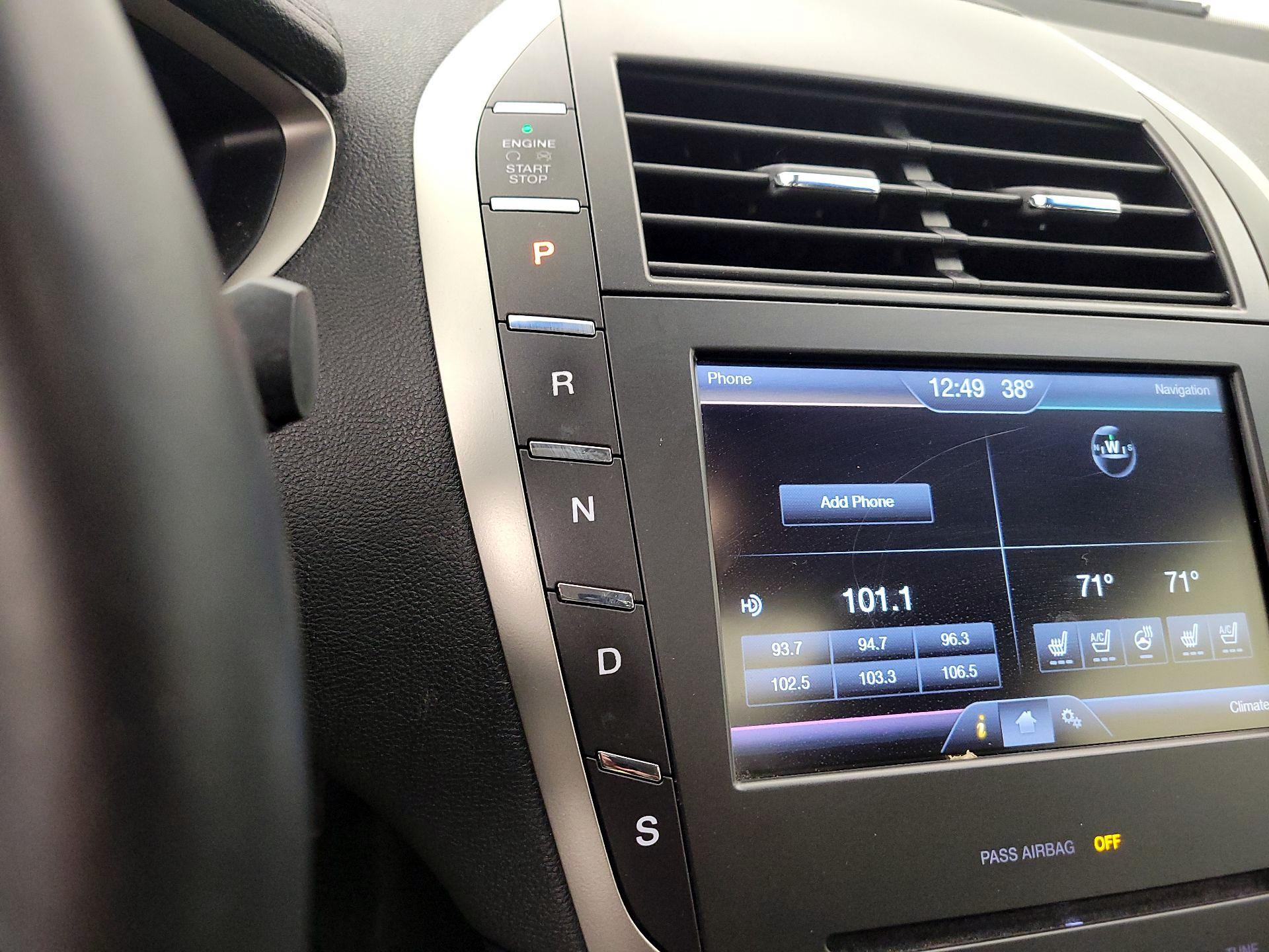 Thumbnail: 2015 Lincoln MKZ - 17