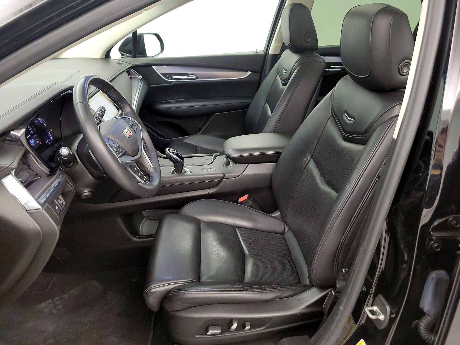 Thumbnail: 2017 Cadillac XT5 - 11