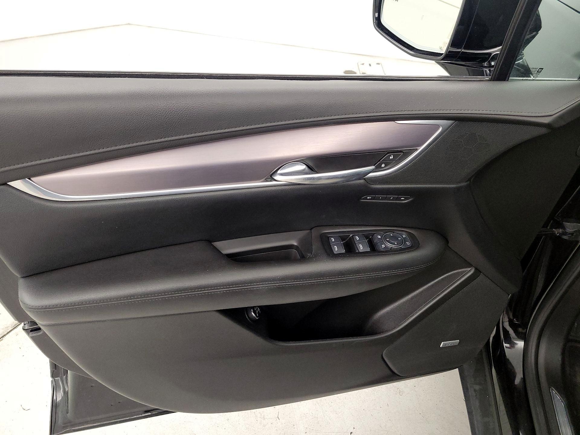 Thumbnail: 2017 Cadillac XT5 - 12