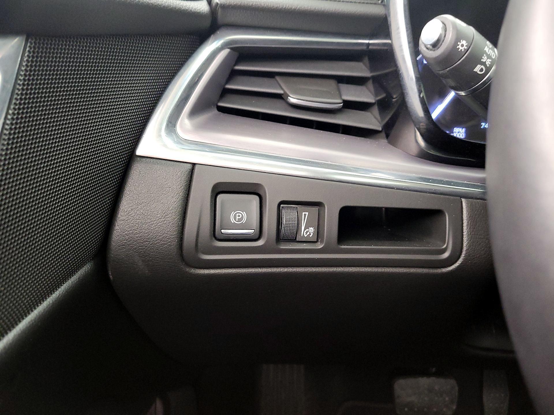 Thumbnail: 2017 Cadillac XT5 - 13