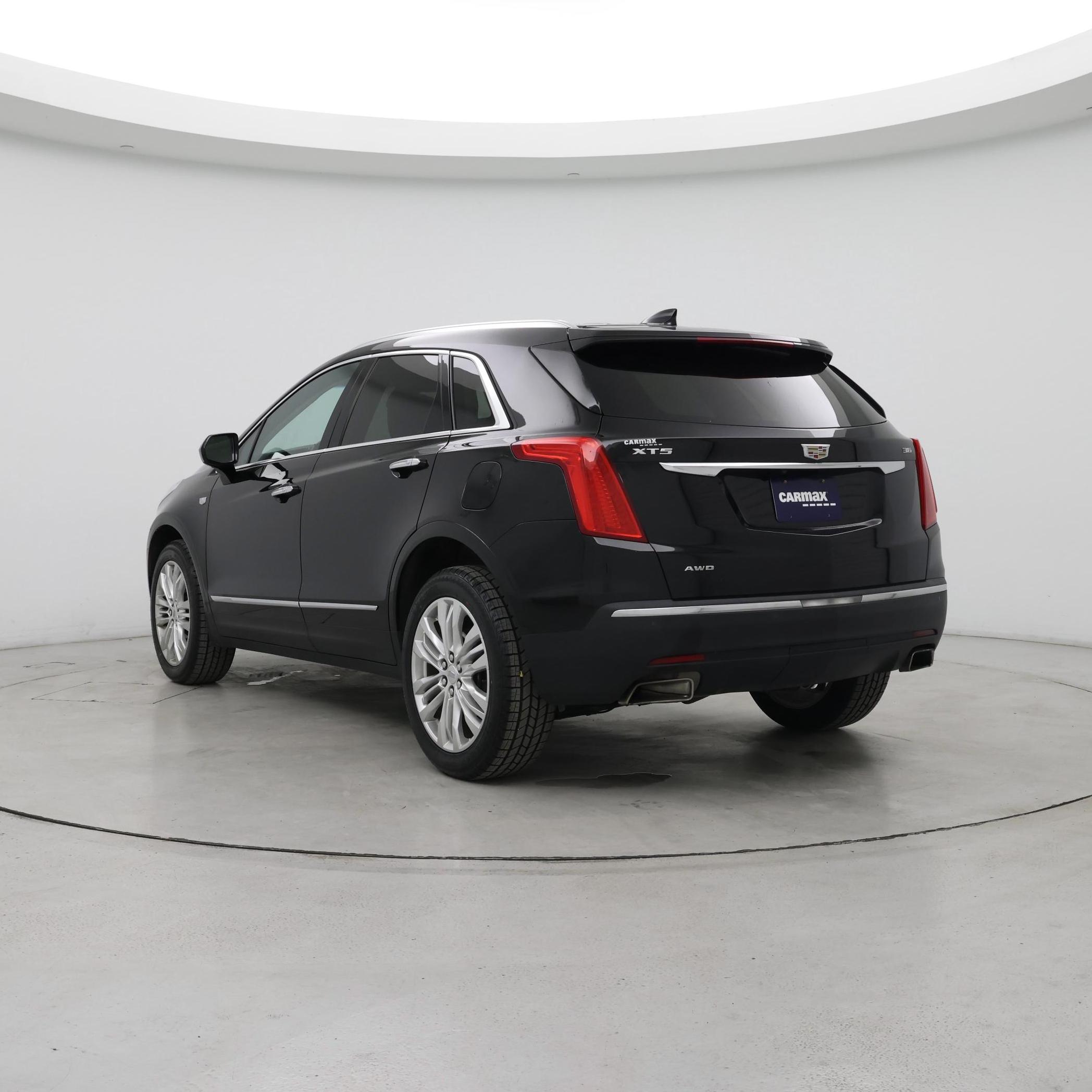 Thumbnail: 2017 Cadillac XT5 - 2