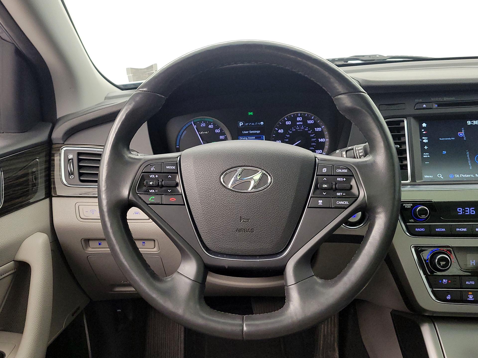 Thumbnail: 2016 Hyundai Sonata - 10