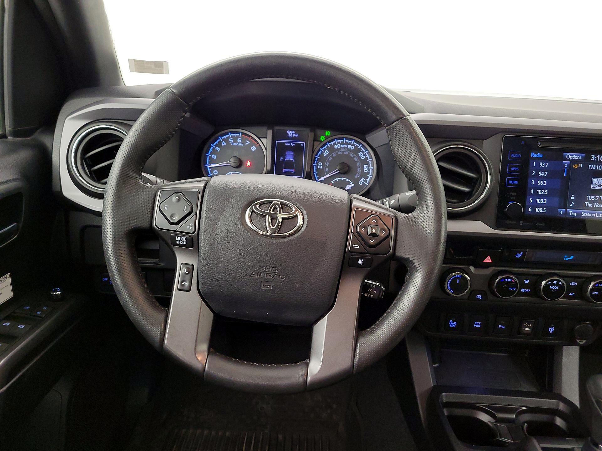 Thumbnail: 2016 Toyota Tacoma - 10
