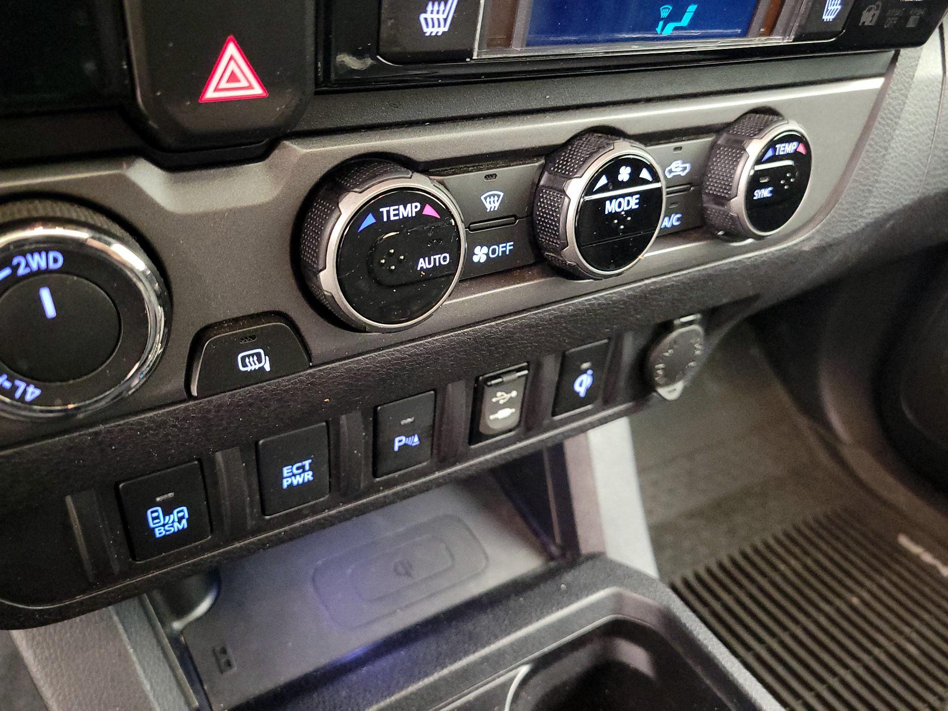 Thumbnail: 2016 Toyota Tacoma - 16