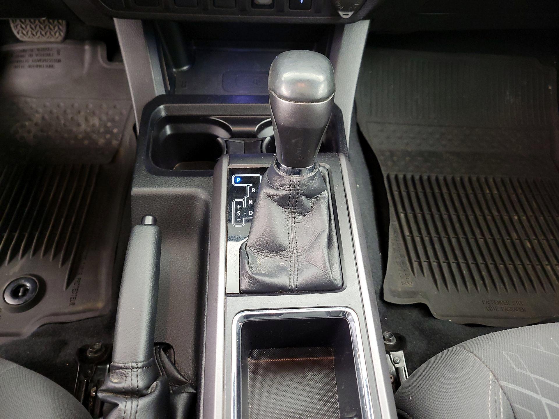 Thumbnail: 2016 Toyota Tacoma - 17