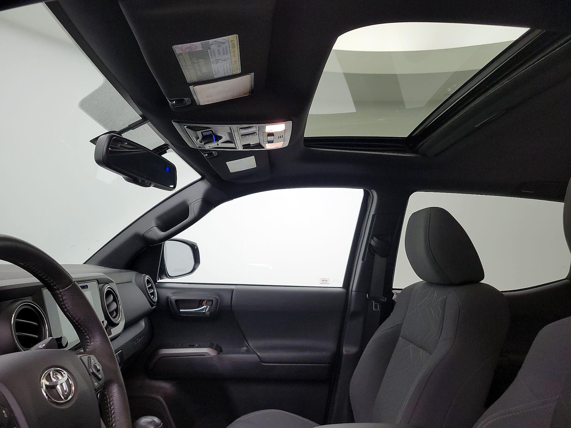 Thumbnail: 2016 Toyota Tacoma - 19