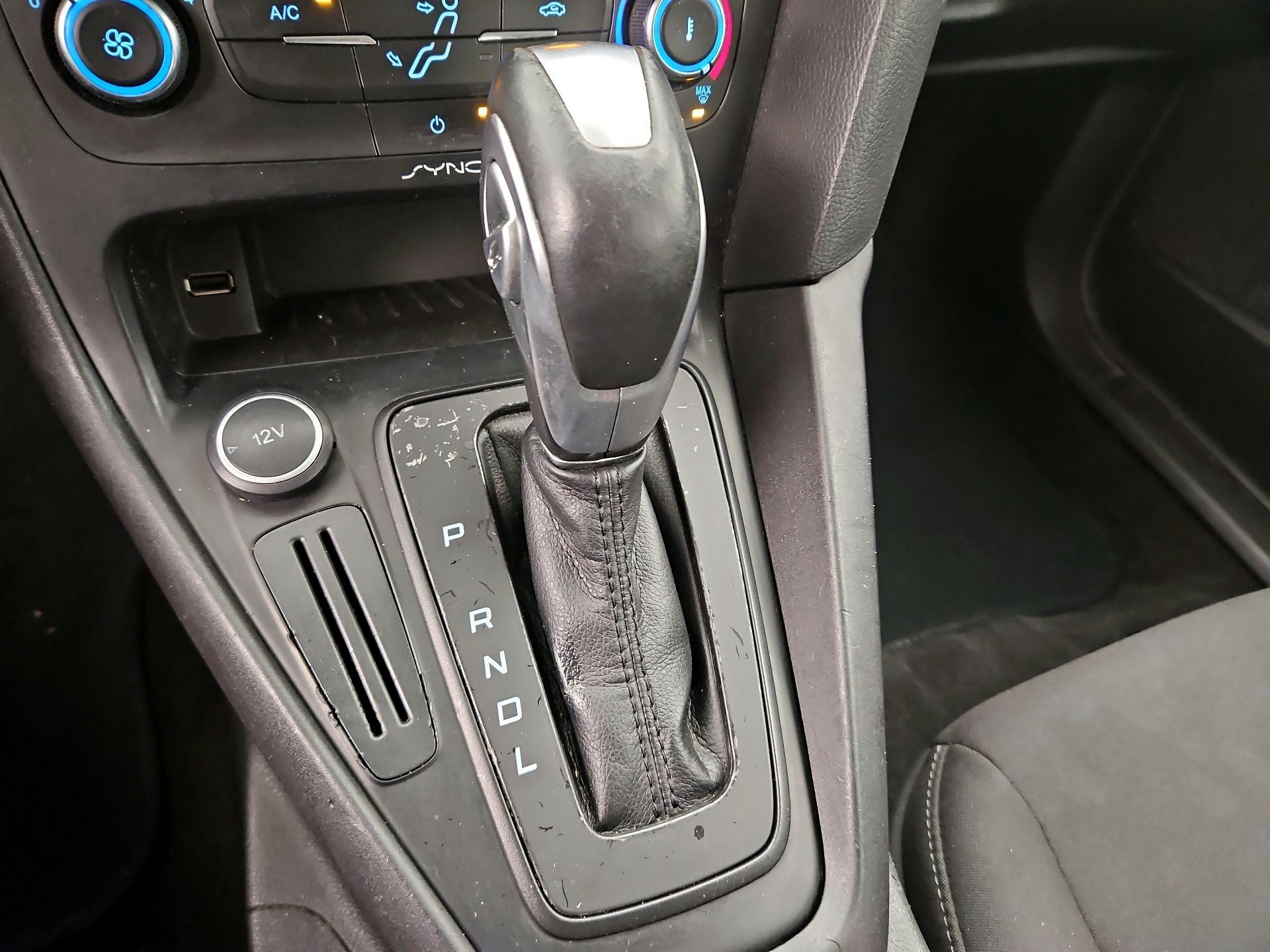 Thumbnail: 2015 Ford Focus - 17