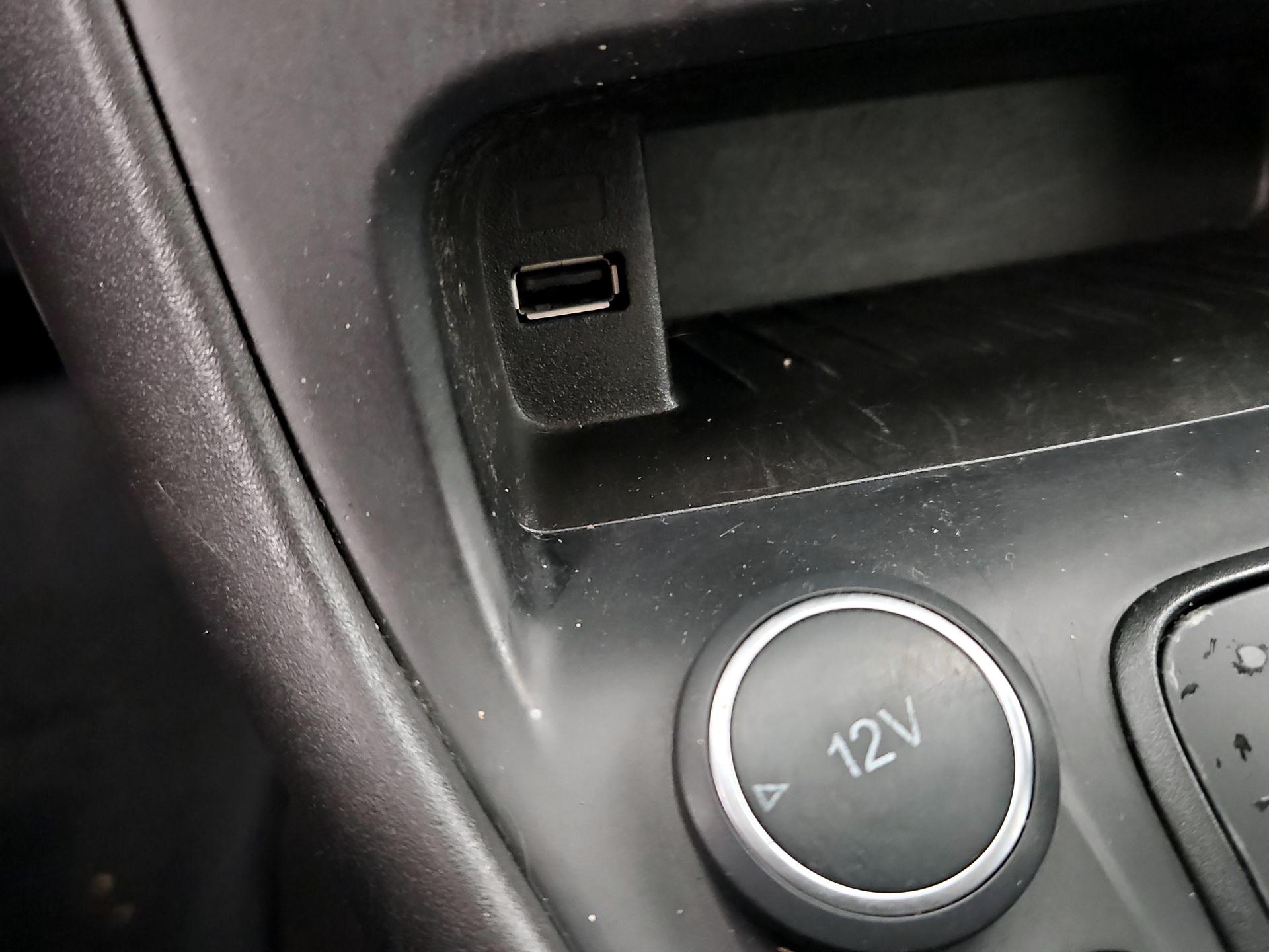 Thumbnail: 2015 Ford Focus - 18