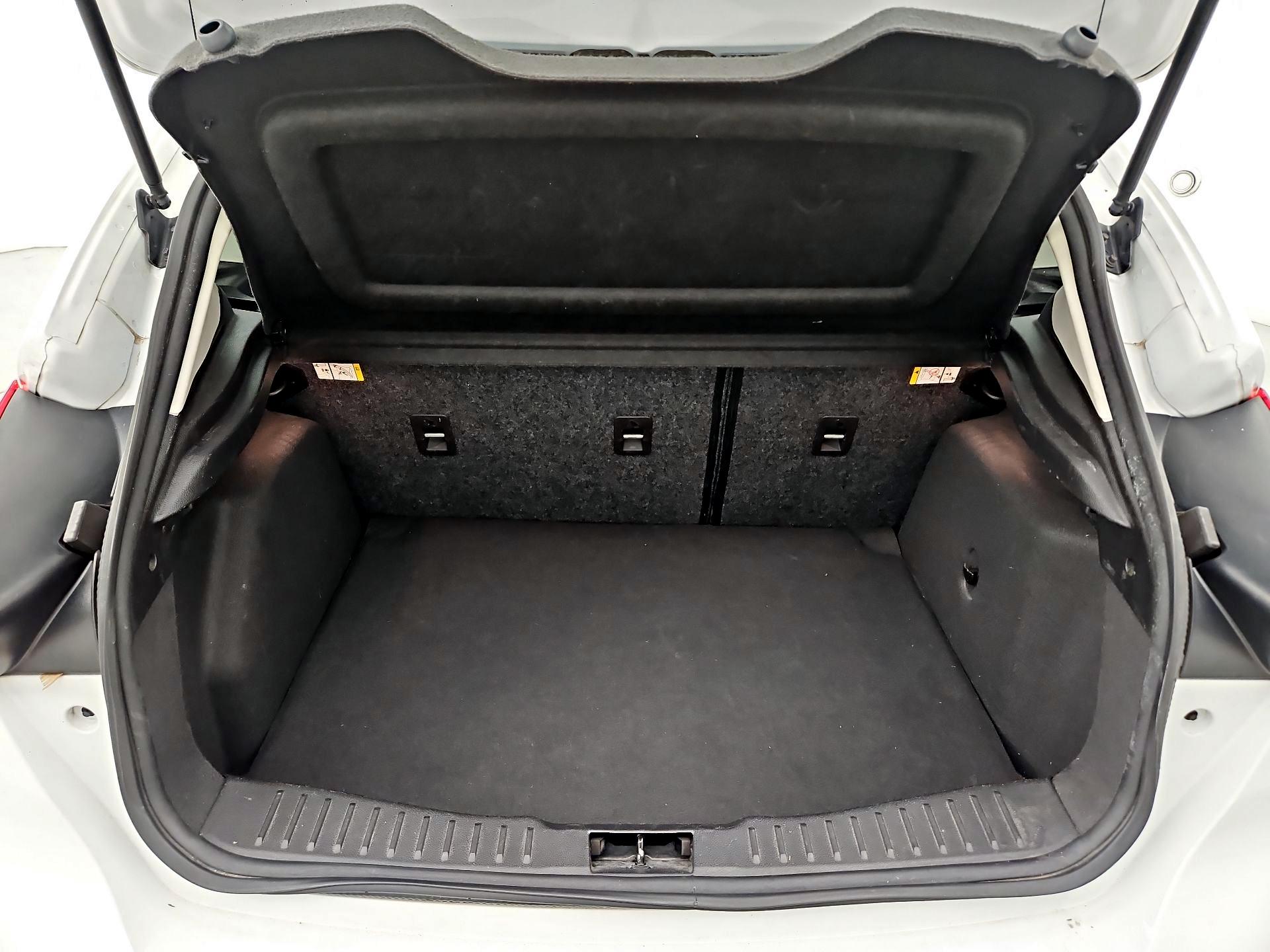 Thumbnail: 2015 Ford Focus - 20