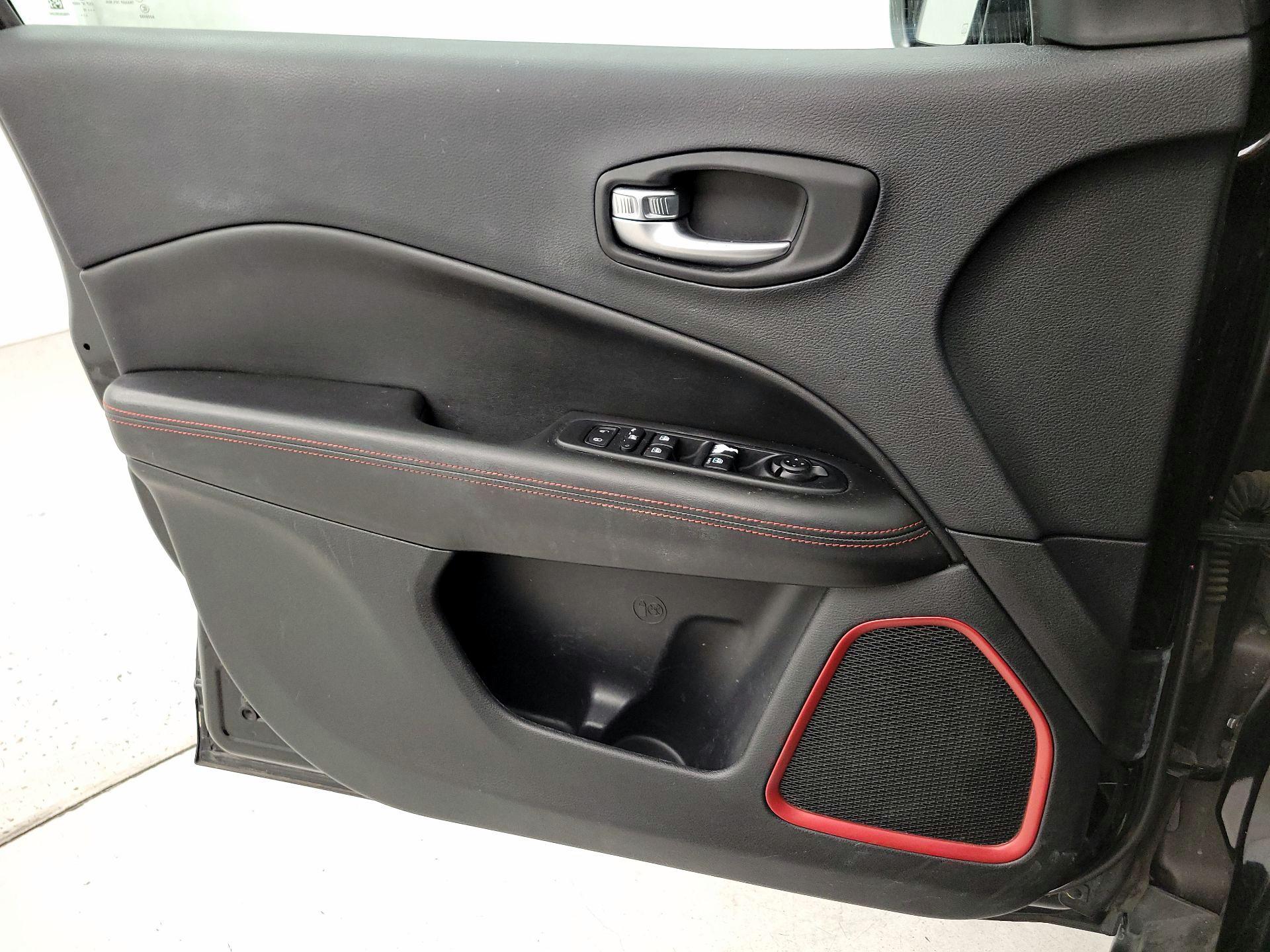 Thumbnail: 2018 Jeep Compass - 12