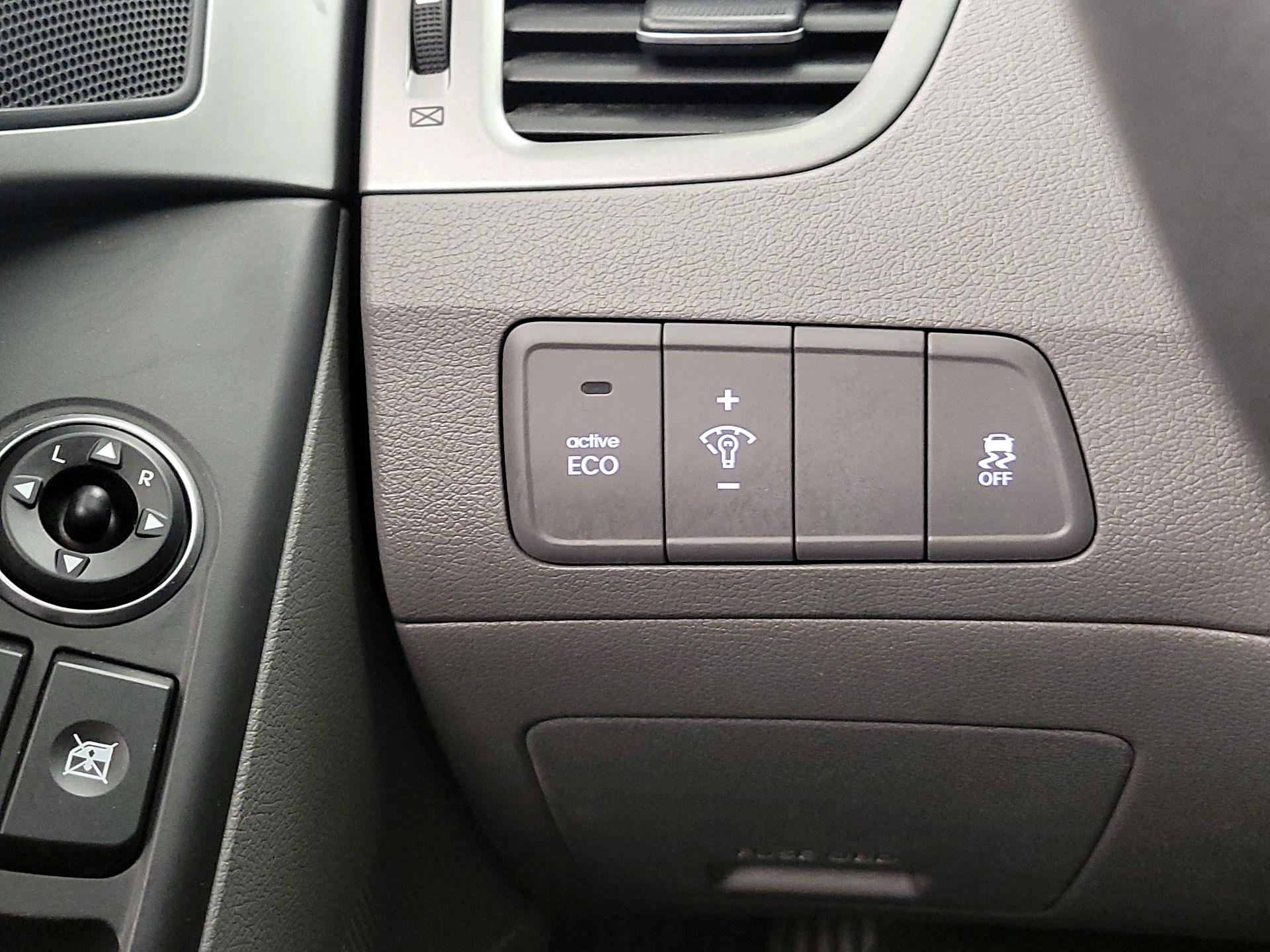 Thumbnail: 2015 Hyundai Elantra - 13