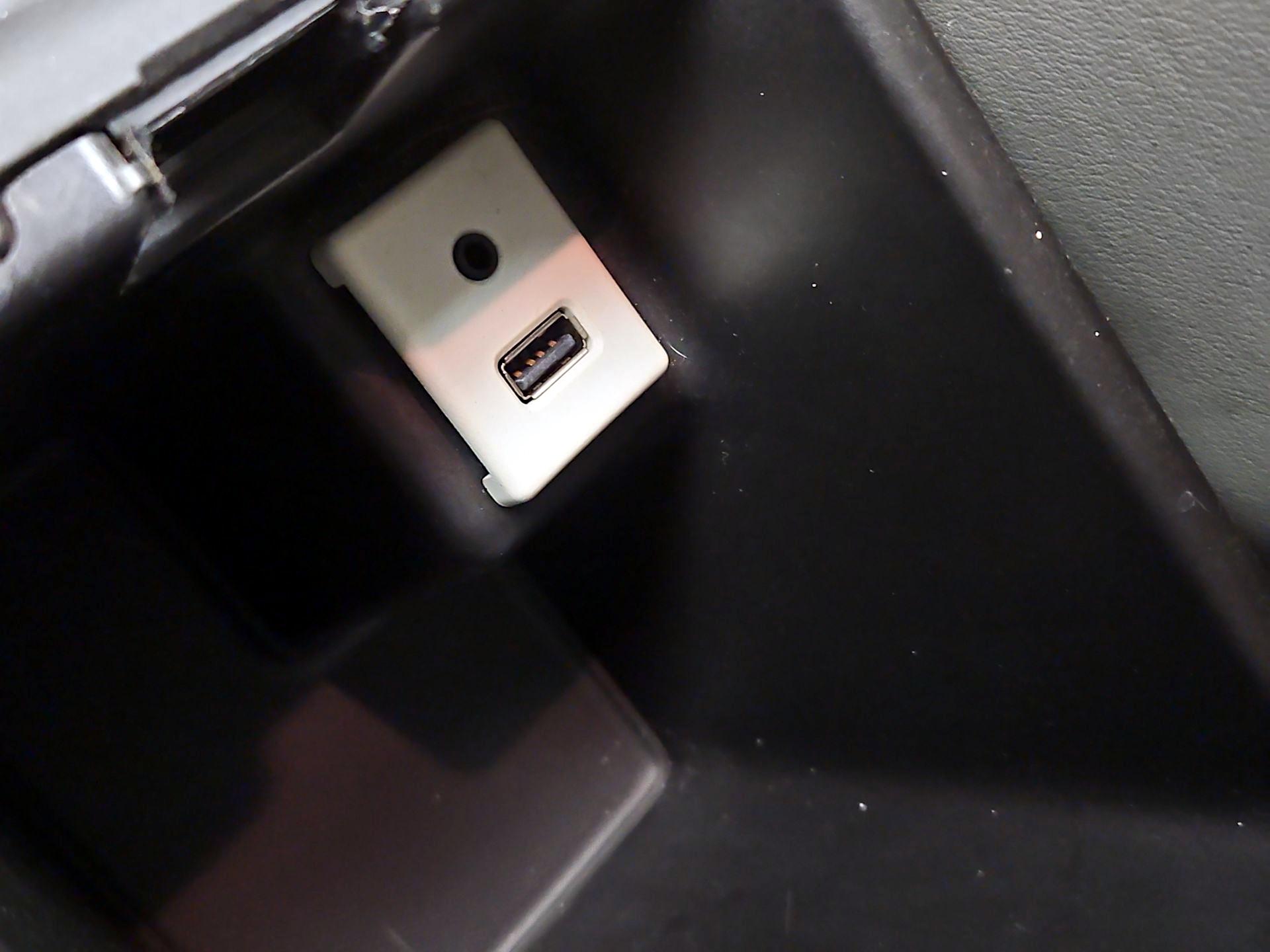 Thumbnail: 2016 Buick Verano - 18