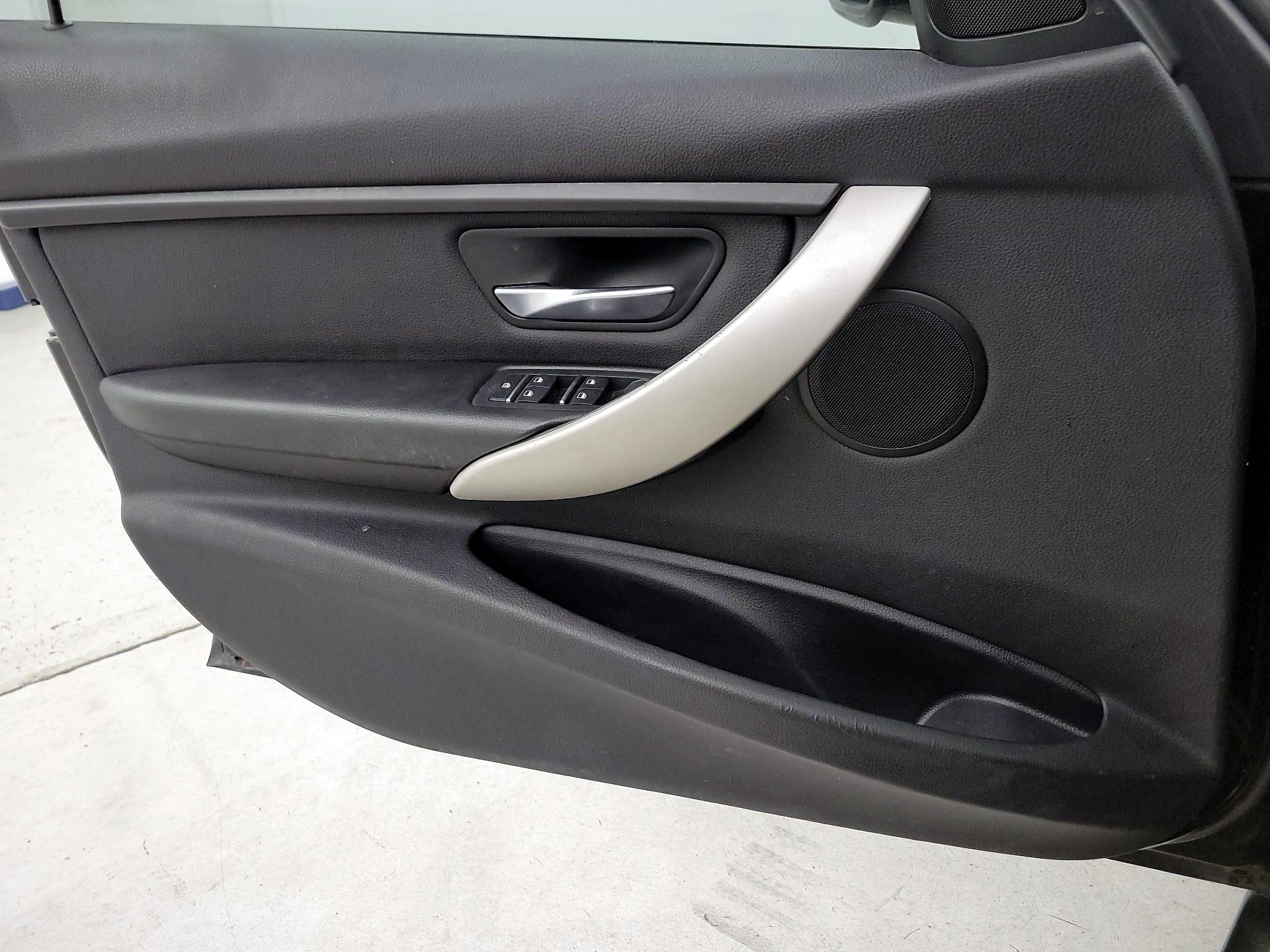 Thumbnail: 2017 BMW 3 Series - 12