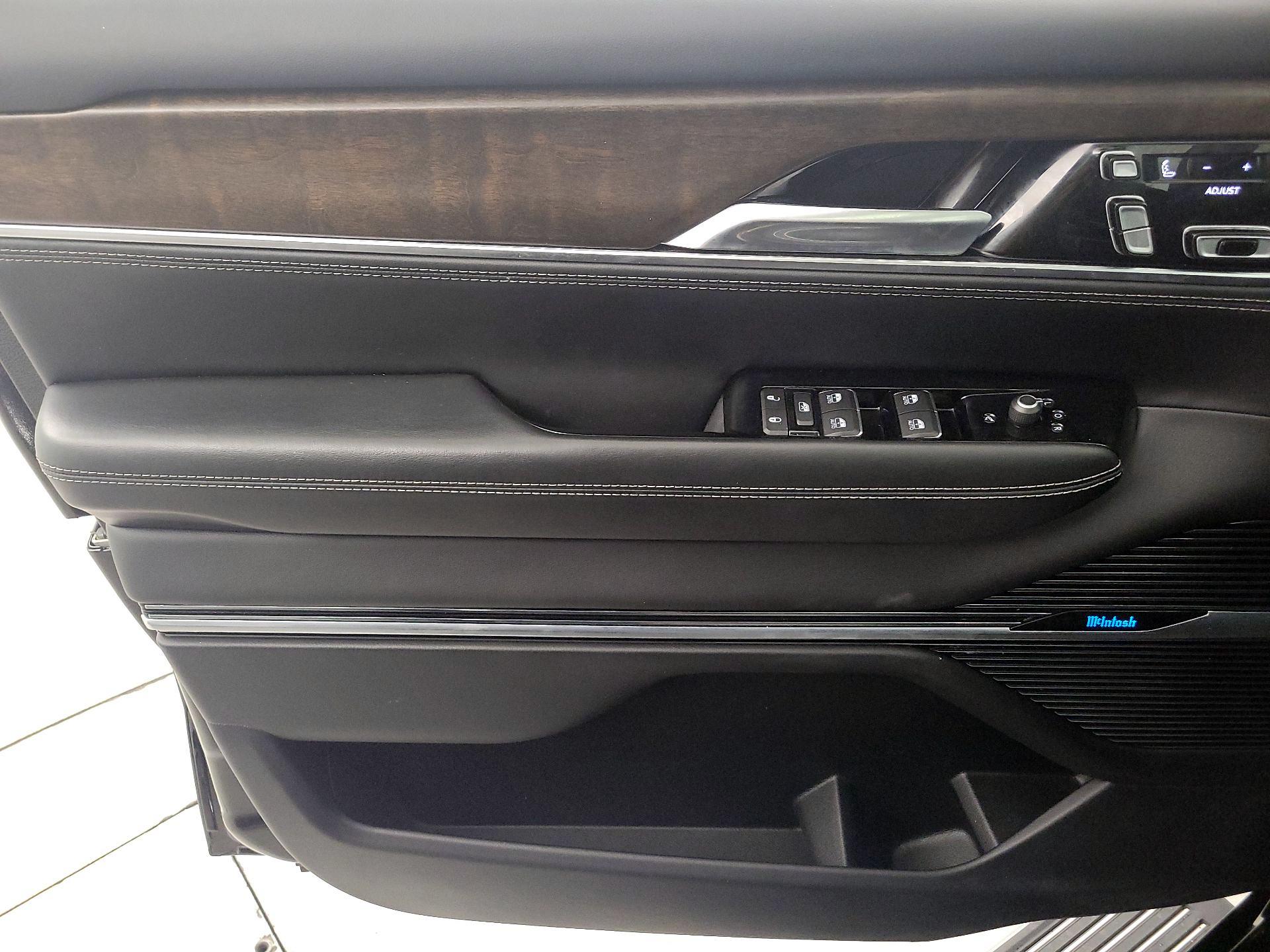 Thumbnail: 2022 Jeep Grand Wagoneer - 12