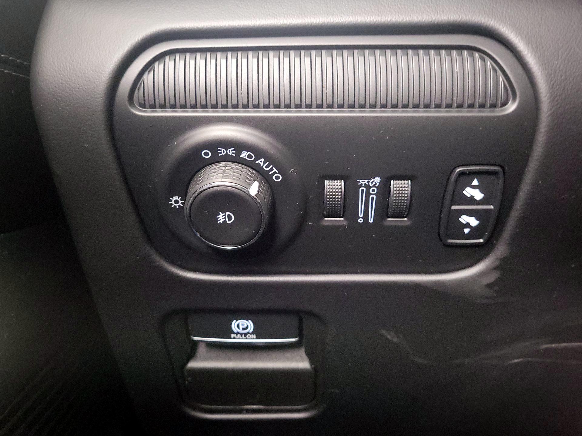 Thumbnail: 2022 Jeep Grand Wagoneer - 13