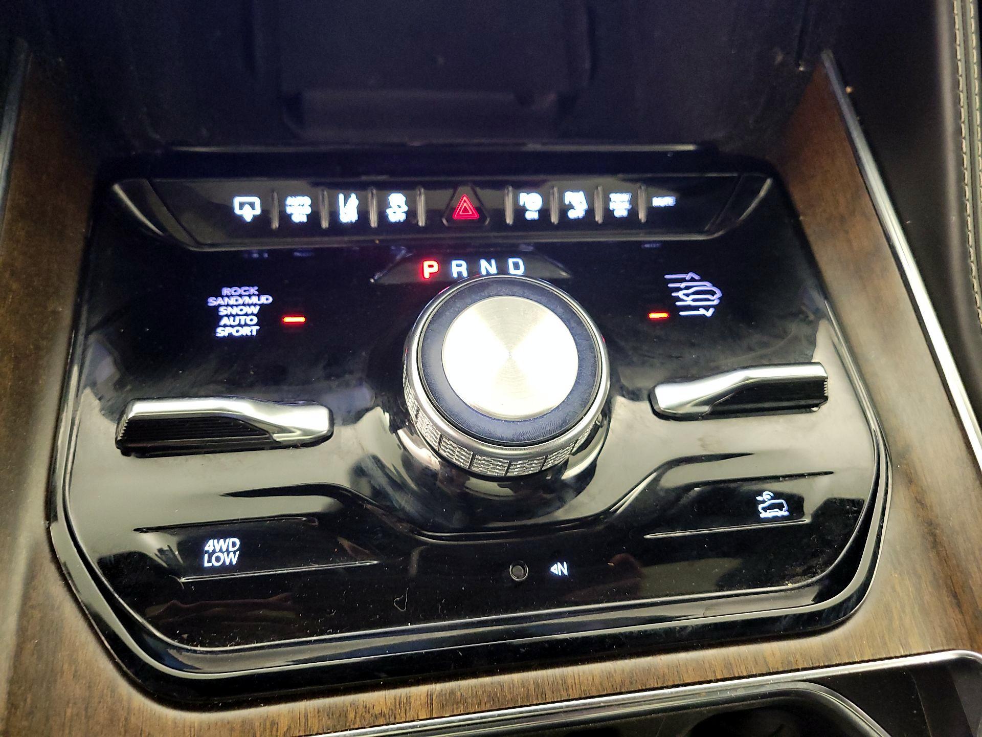 Thumbnail: 2022 Jeep Grand Wagoneer - 18