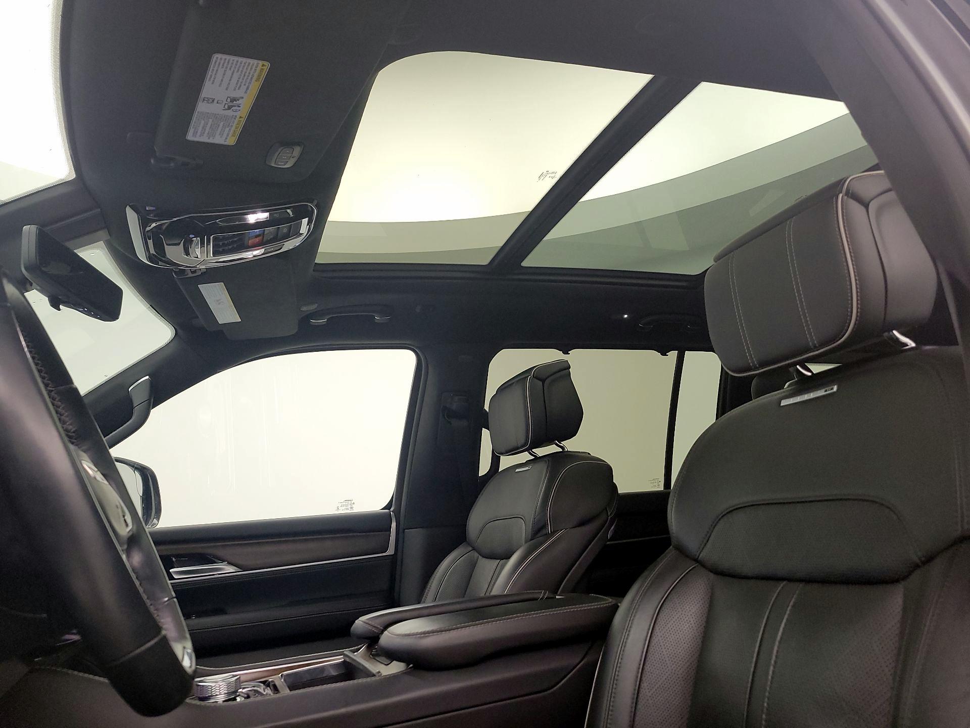 Thumbnail: 2022 Jeep Grand Wagoneer - 20