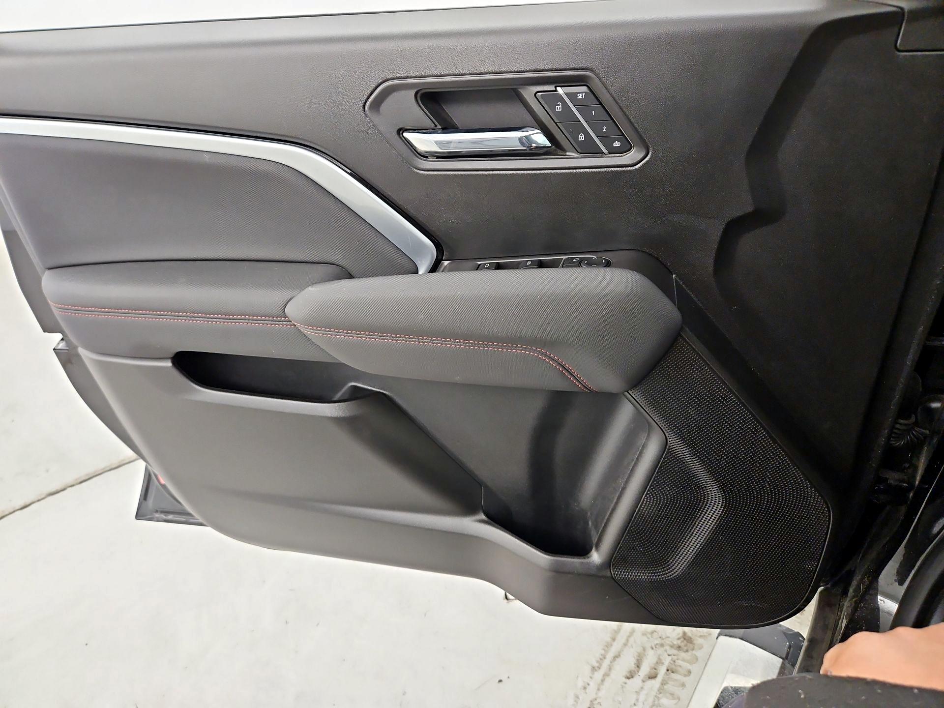 Thumbnail: 2023 Chevrolet Colorado - 12