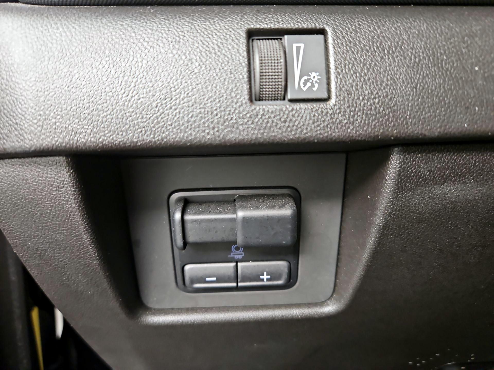 Thumbnail: 2023 Chevrolet Colorado - 13