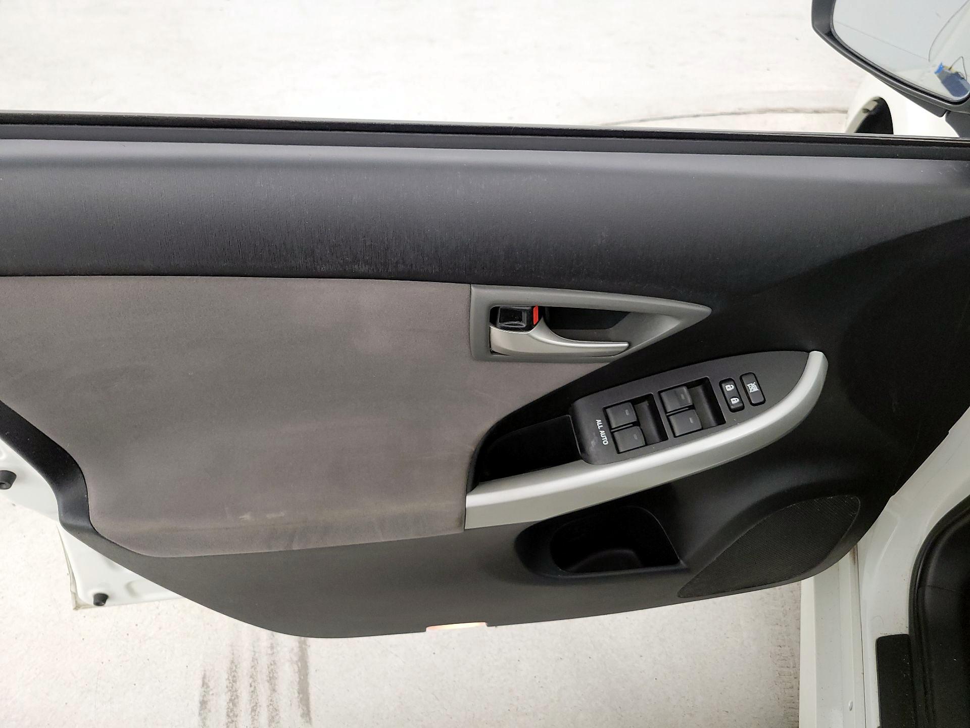 Thumbnail: 2014 Toyota Prius - 12