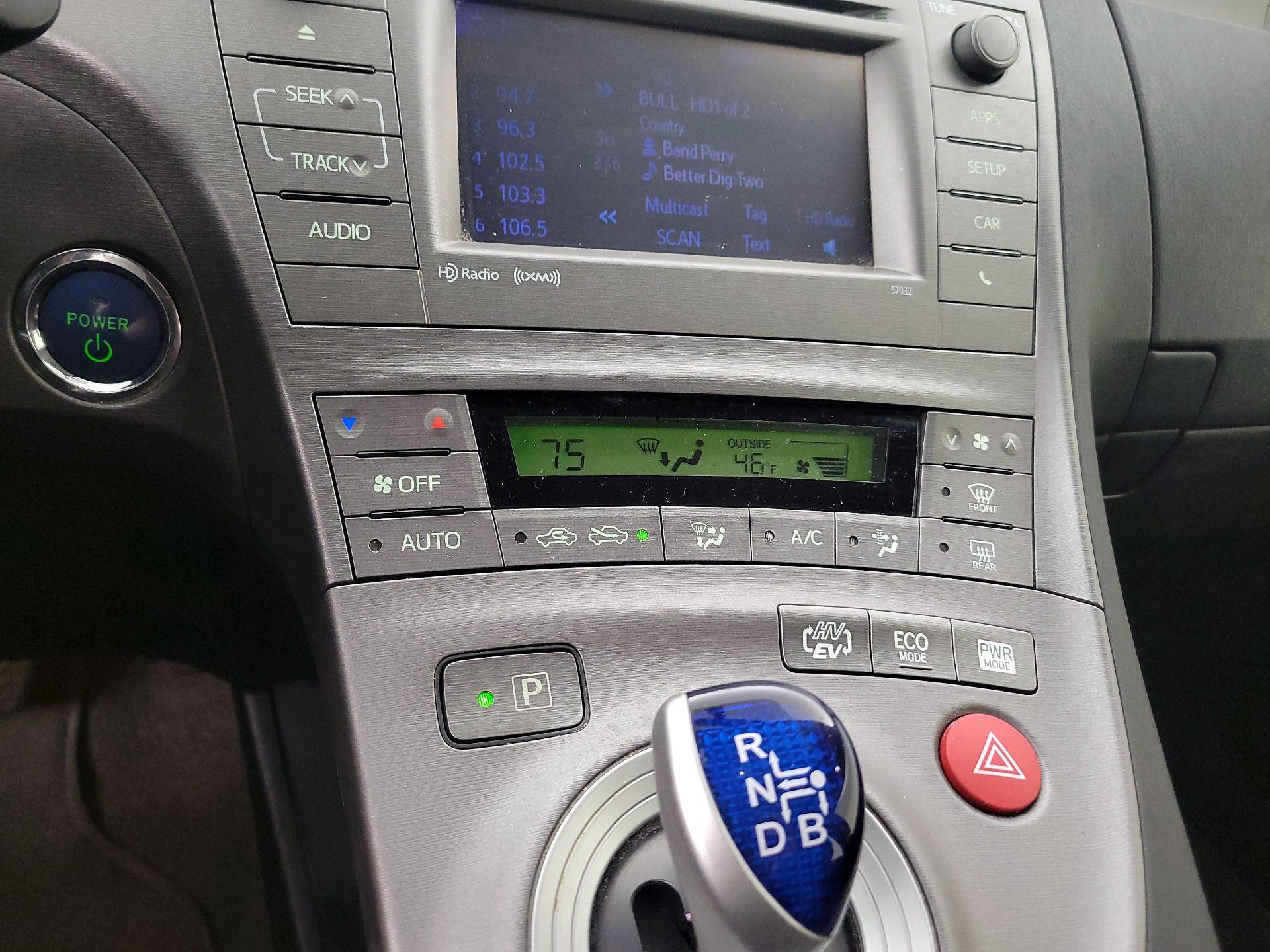 Thumbnail: 2014 Toyota Prius - 16