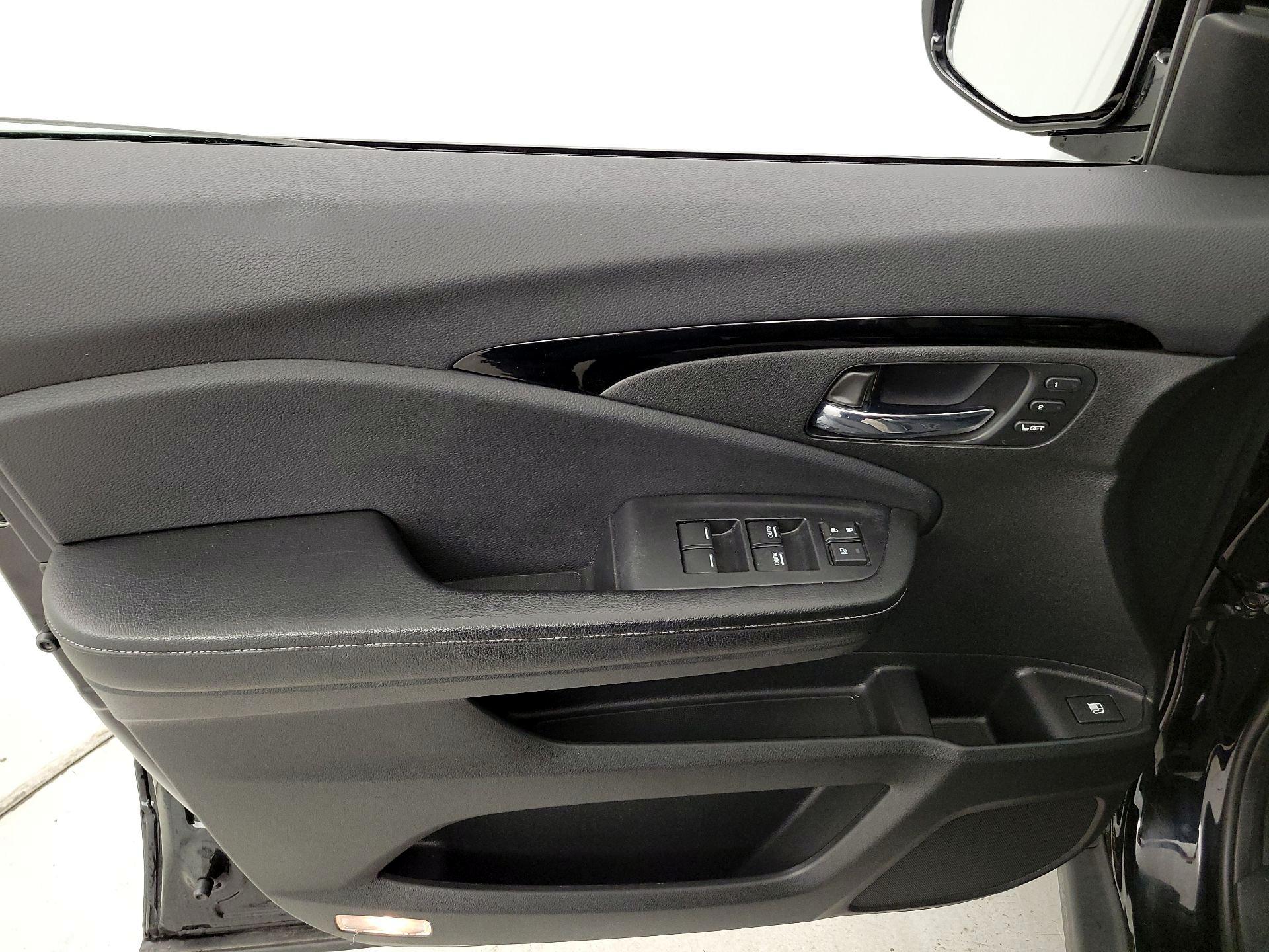 Thumbnail: 2017 Honda Ridgeline - 12