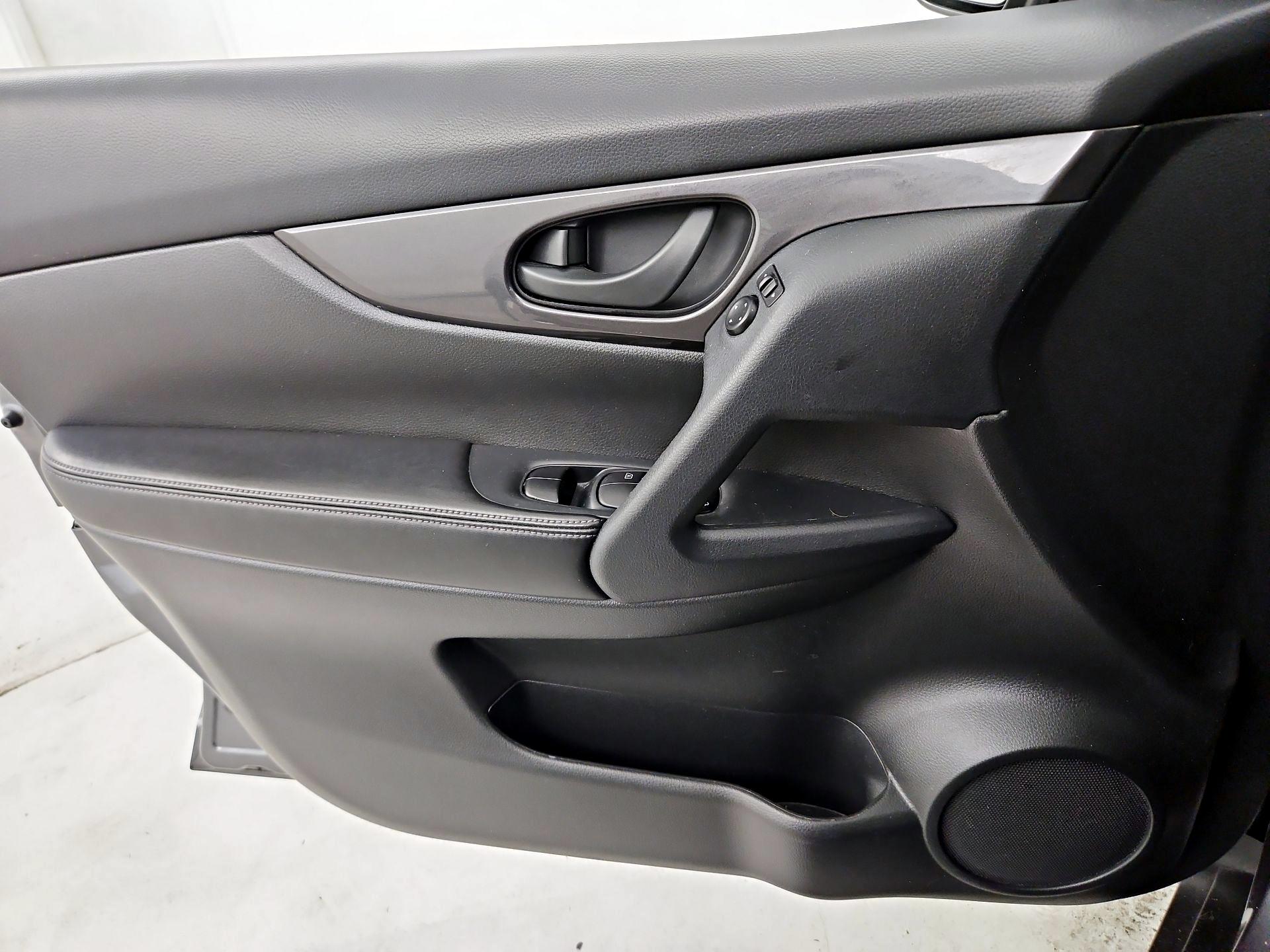 Thumbnail: 2019 Nissan Rogue - 12