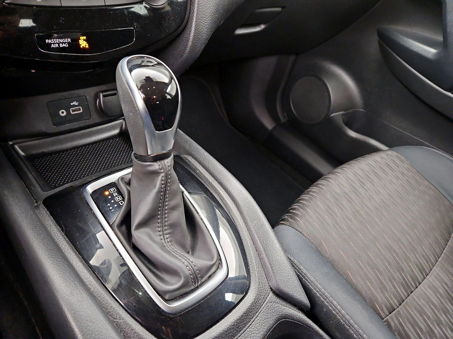 Thumbnail: 2019 Nissan Rogue - 17