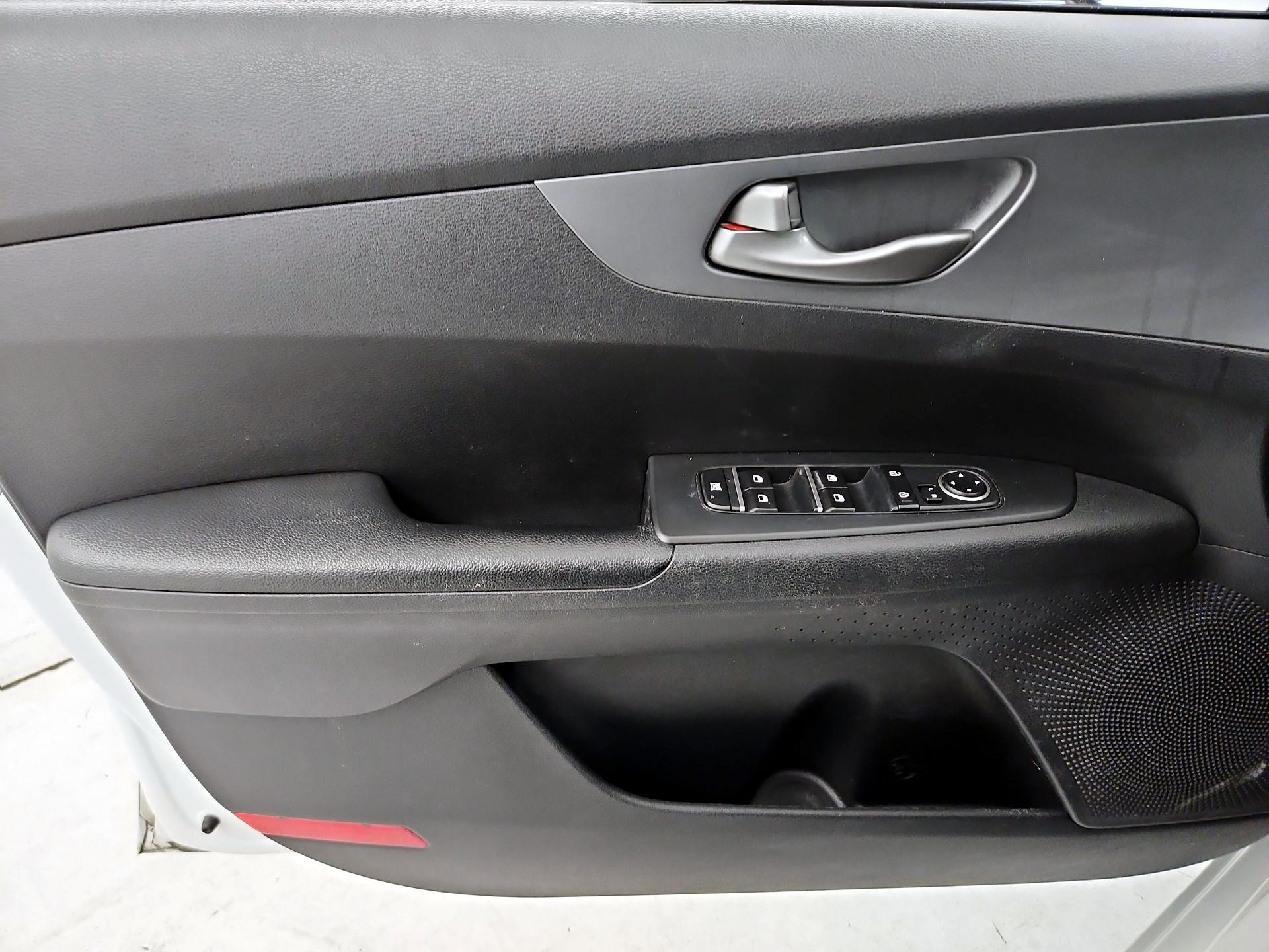 Thumbnail: 2021 Kia Forte - 12