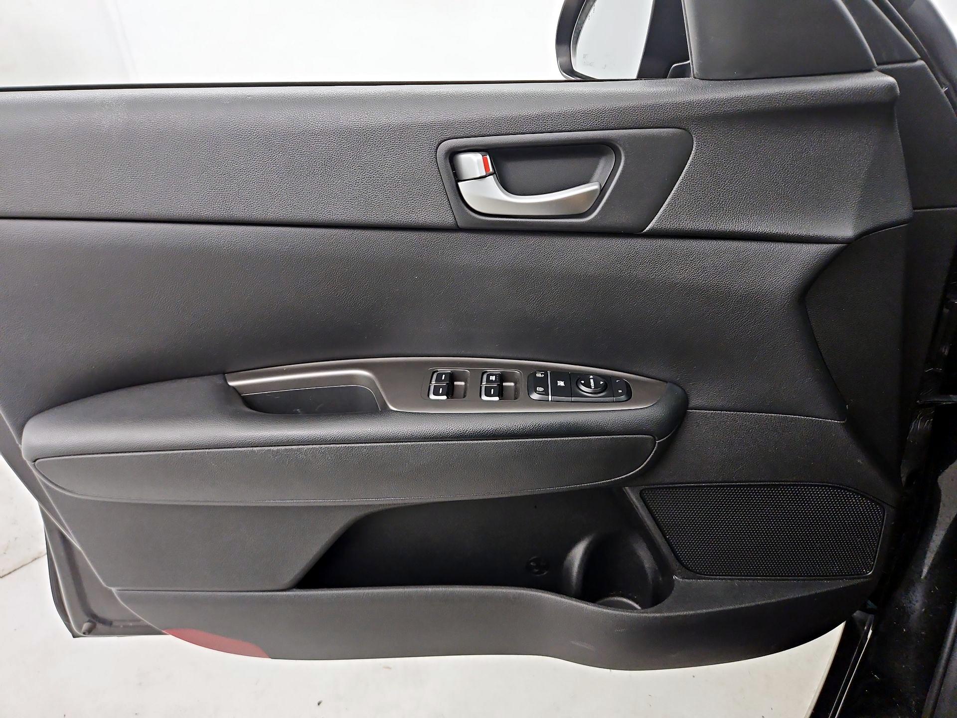 Thumbnail: 2019 Kia Optima - 12