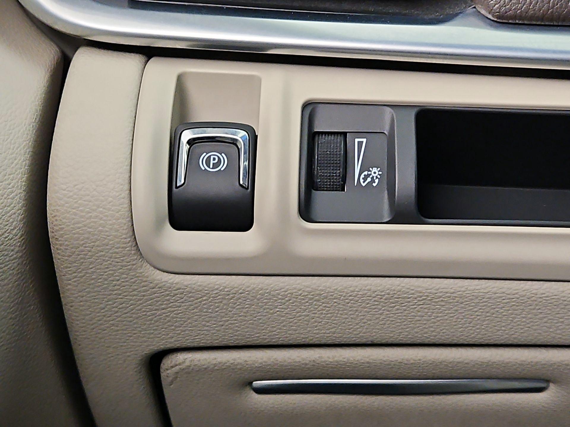 Thumbnail: 2015 Cadillac XTS - 13