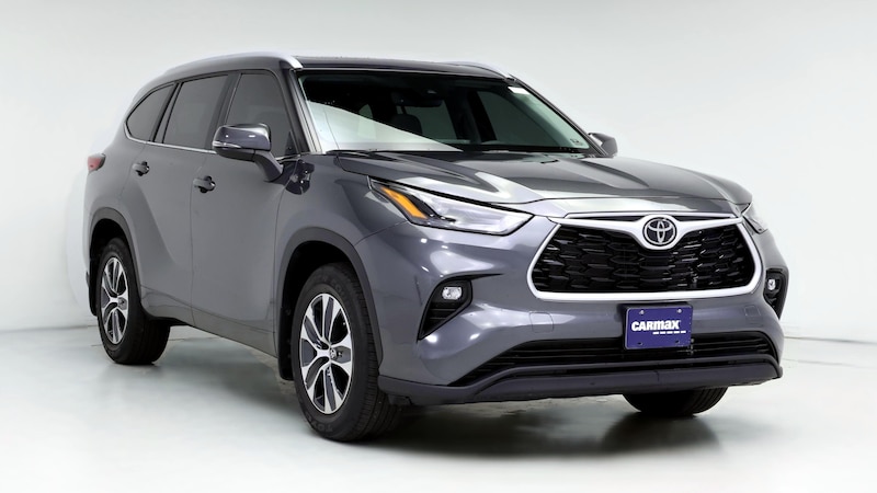 2023 Toyota Highlander XLE Hero Image