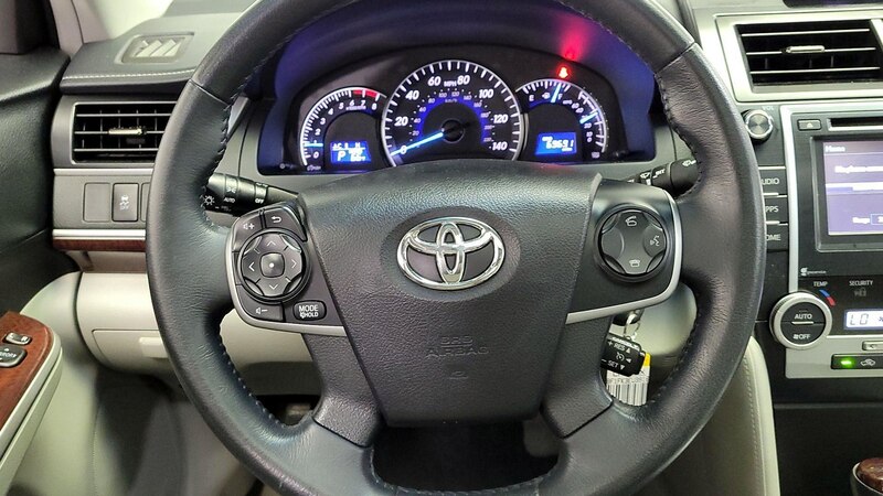 2014 Toyota Camry XLE 10