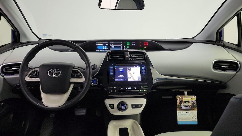 2018 Toyota Prius Three Touring 9