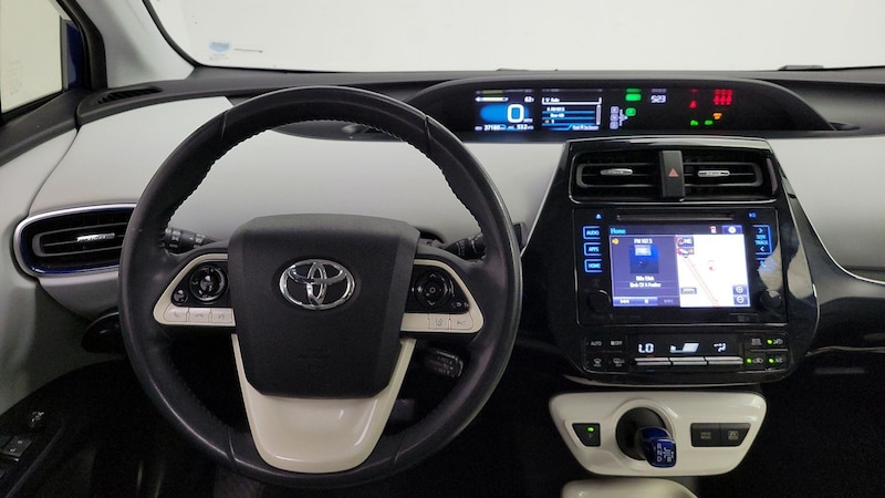 2018 Toyota Prius Three Touring 10