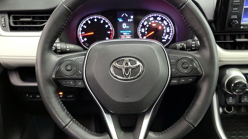 2021 Toyota RAV4 XLE 10