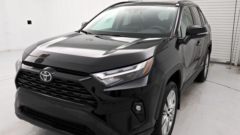 2022 Toyota RAV4 XLE Premium 3