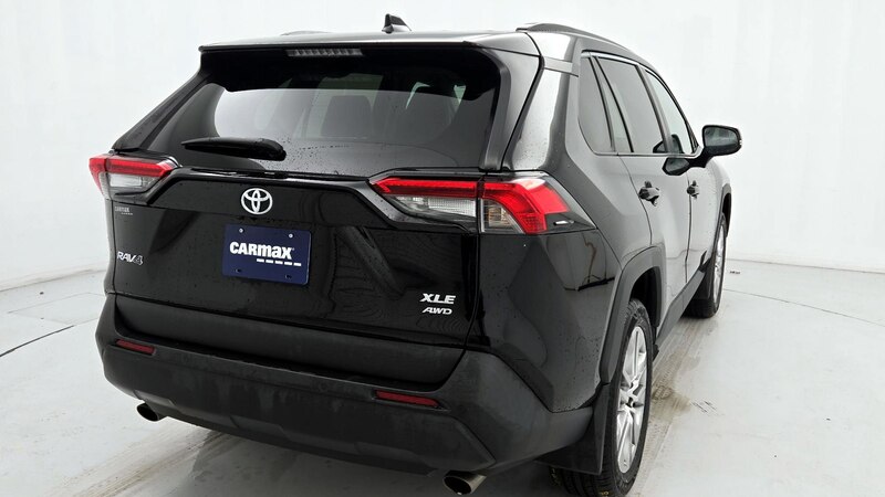 2022 Toyota RAV4 XLE Premium 5