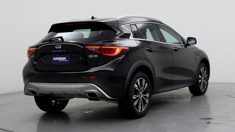 2017 INFINITI QX30 Luxury 8