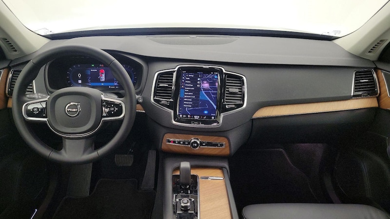 2024 Volvo XC90 B5 Core 9