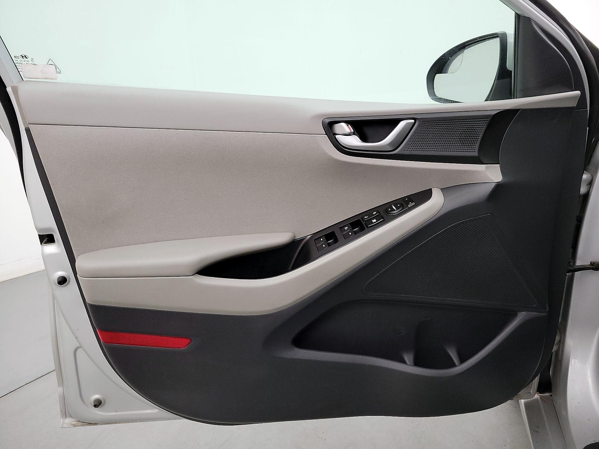Thumbnail: 2019 Hyundai Ioniq - 12