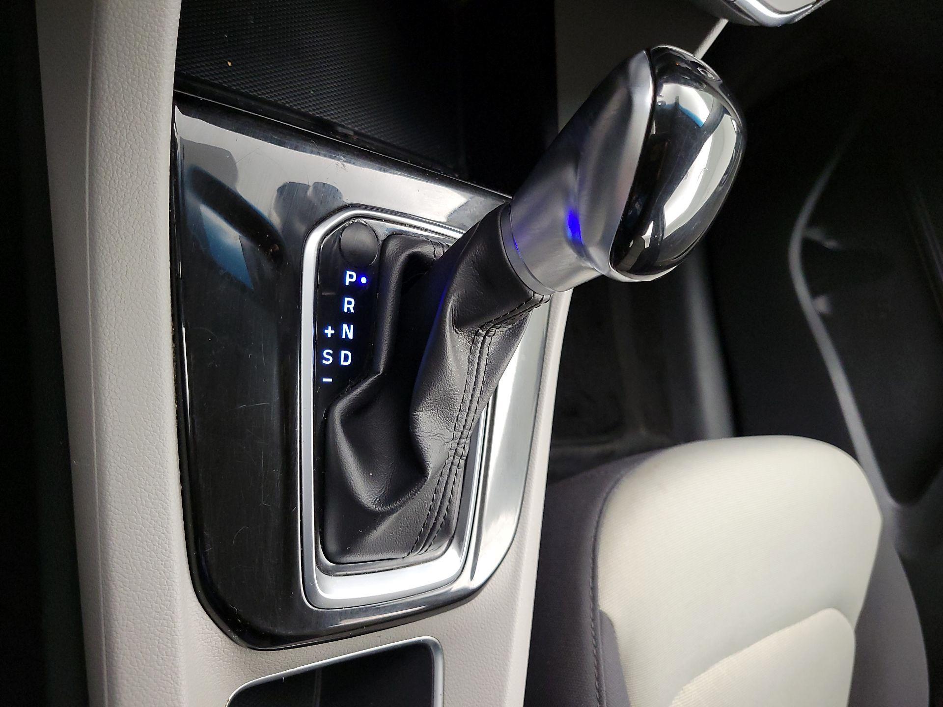 Thumbnail: 2019 Hyundai Ioniq - 17