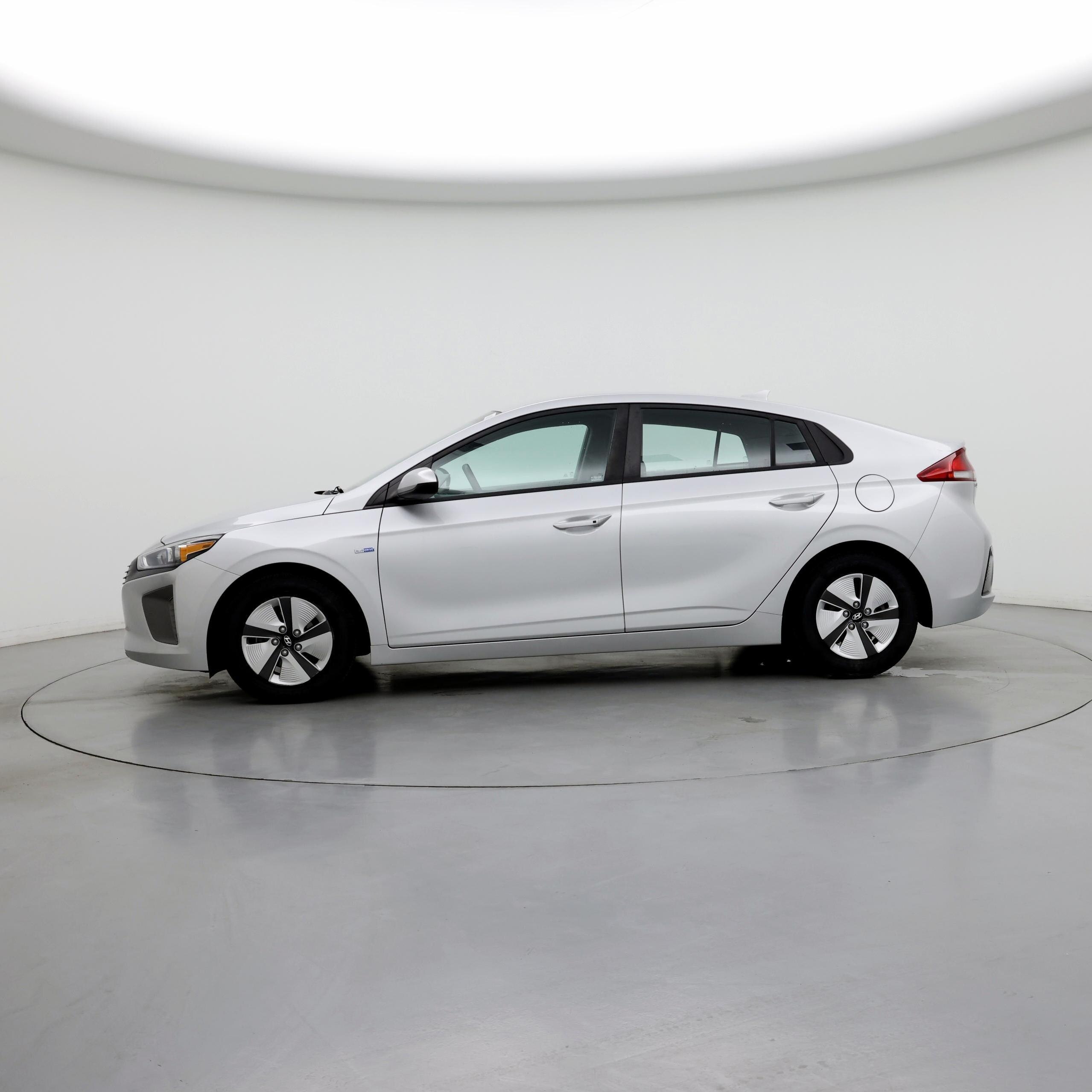 Thumbnail: 2019 Hyundai Ioniq - 3