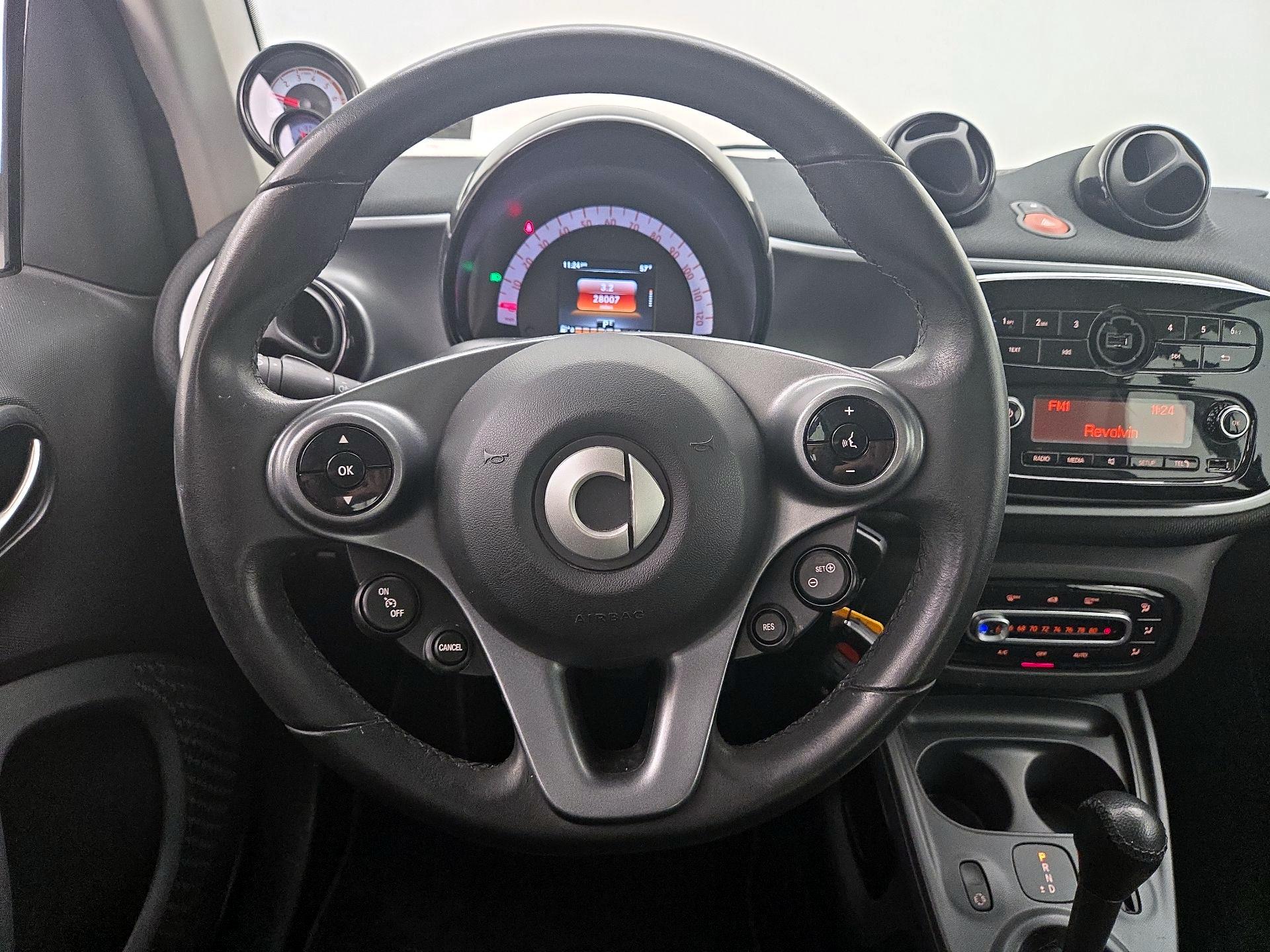 Thumbnail: 2016 smart fortwo - 10