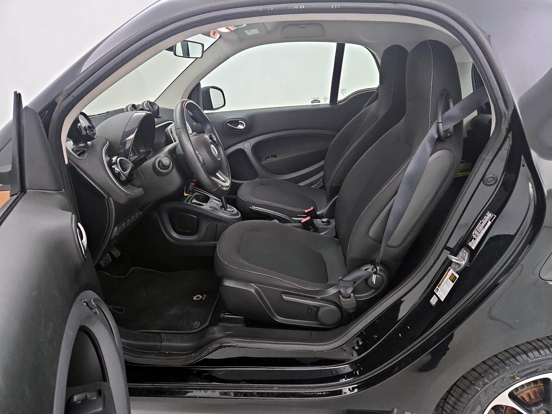 Thumbnail: 2016 smart fortwo - 11