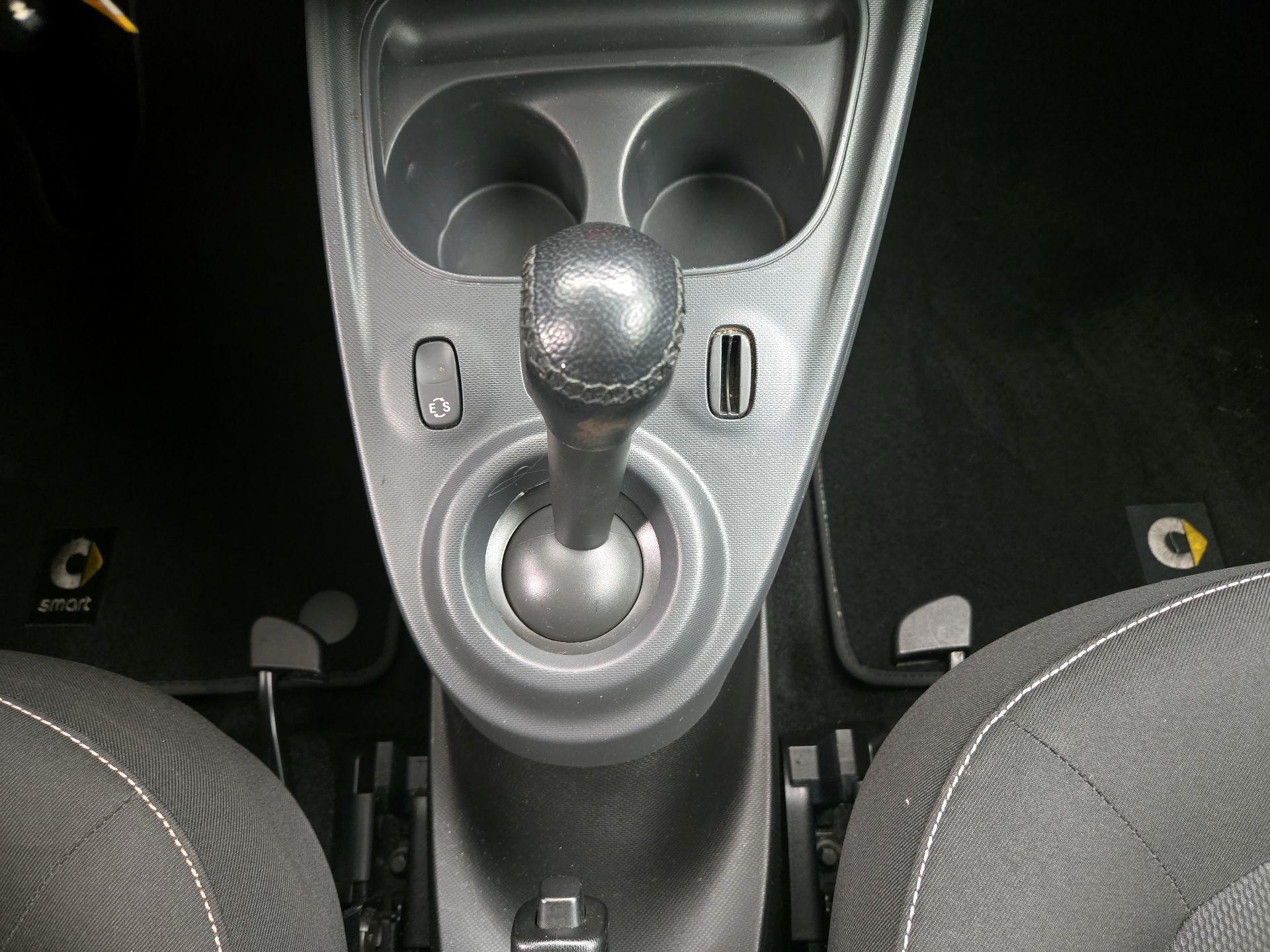 Thumbnail: 2016 smart fortwo - 15