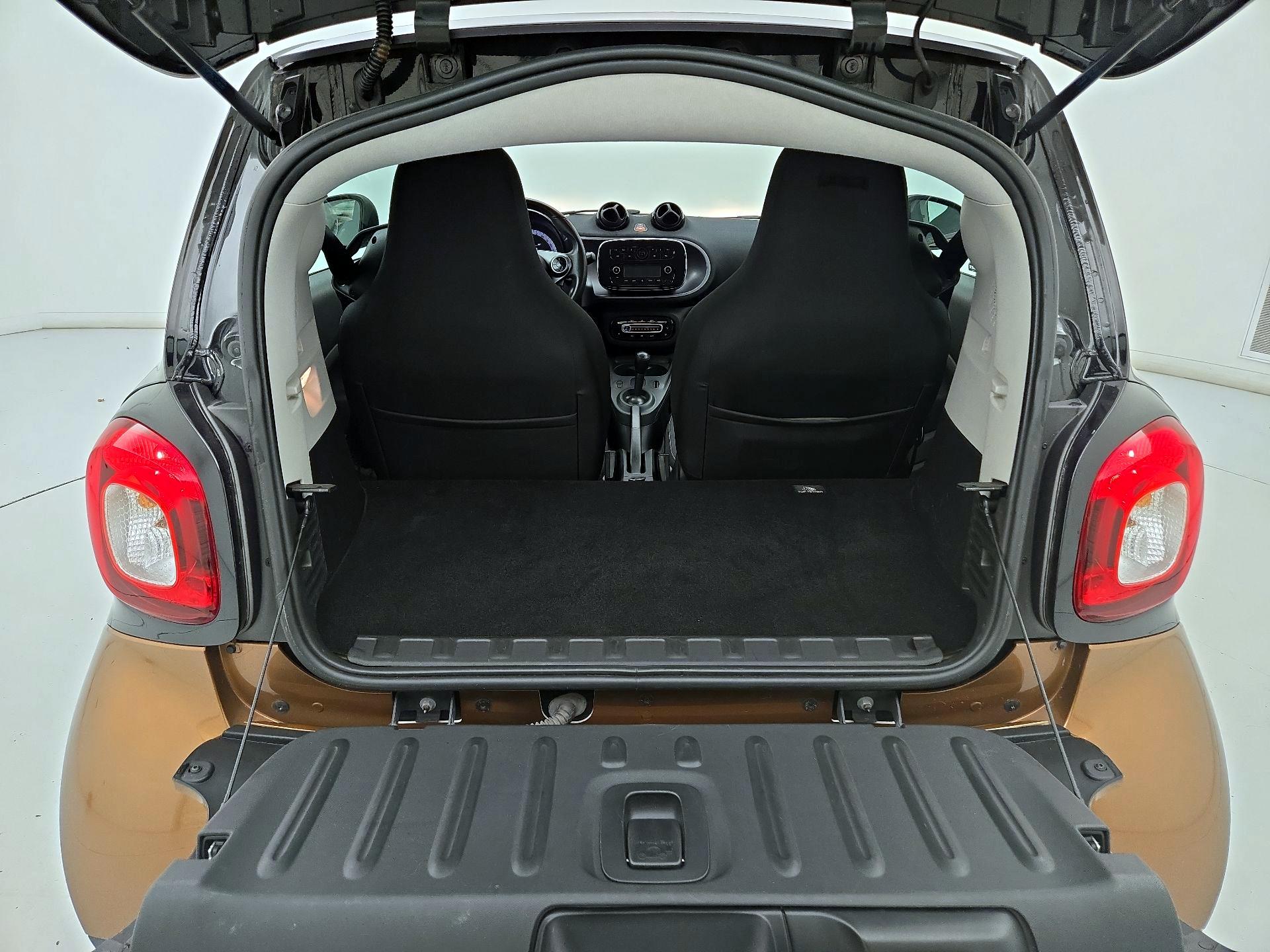 Thumbnail: 2016 smart fortwo - 16