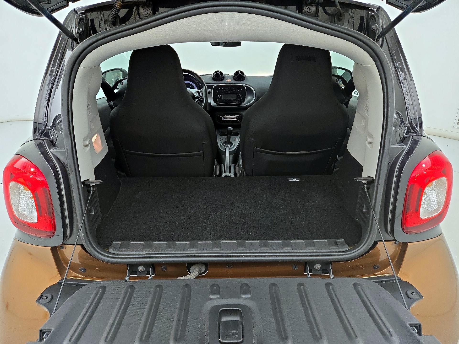 Thumbnail: 2016 smart fortwo - 17