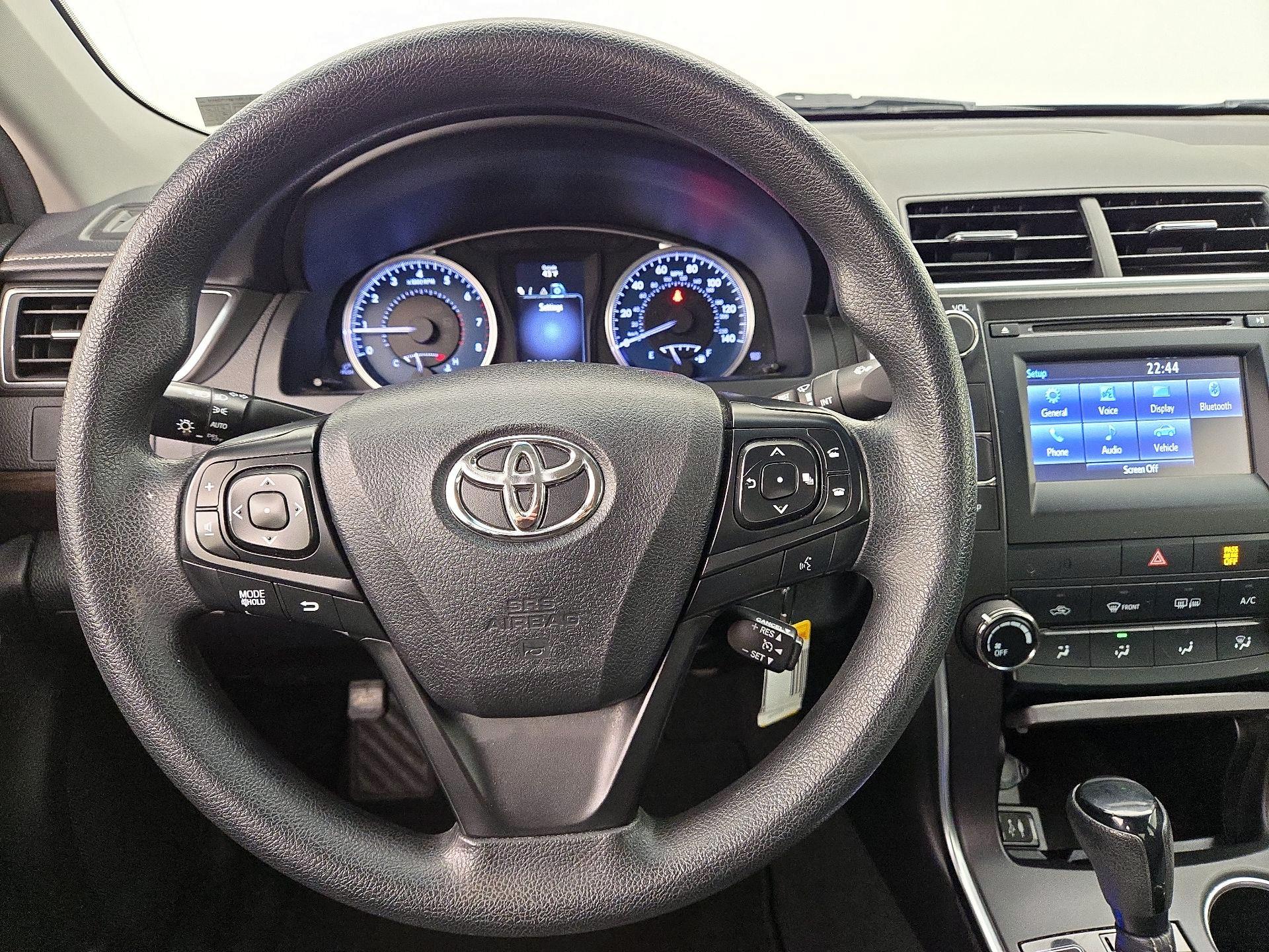 Thumbnail: 2016 Toyota Camry - 10