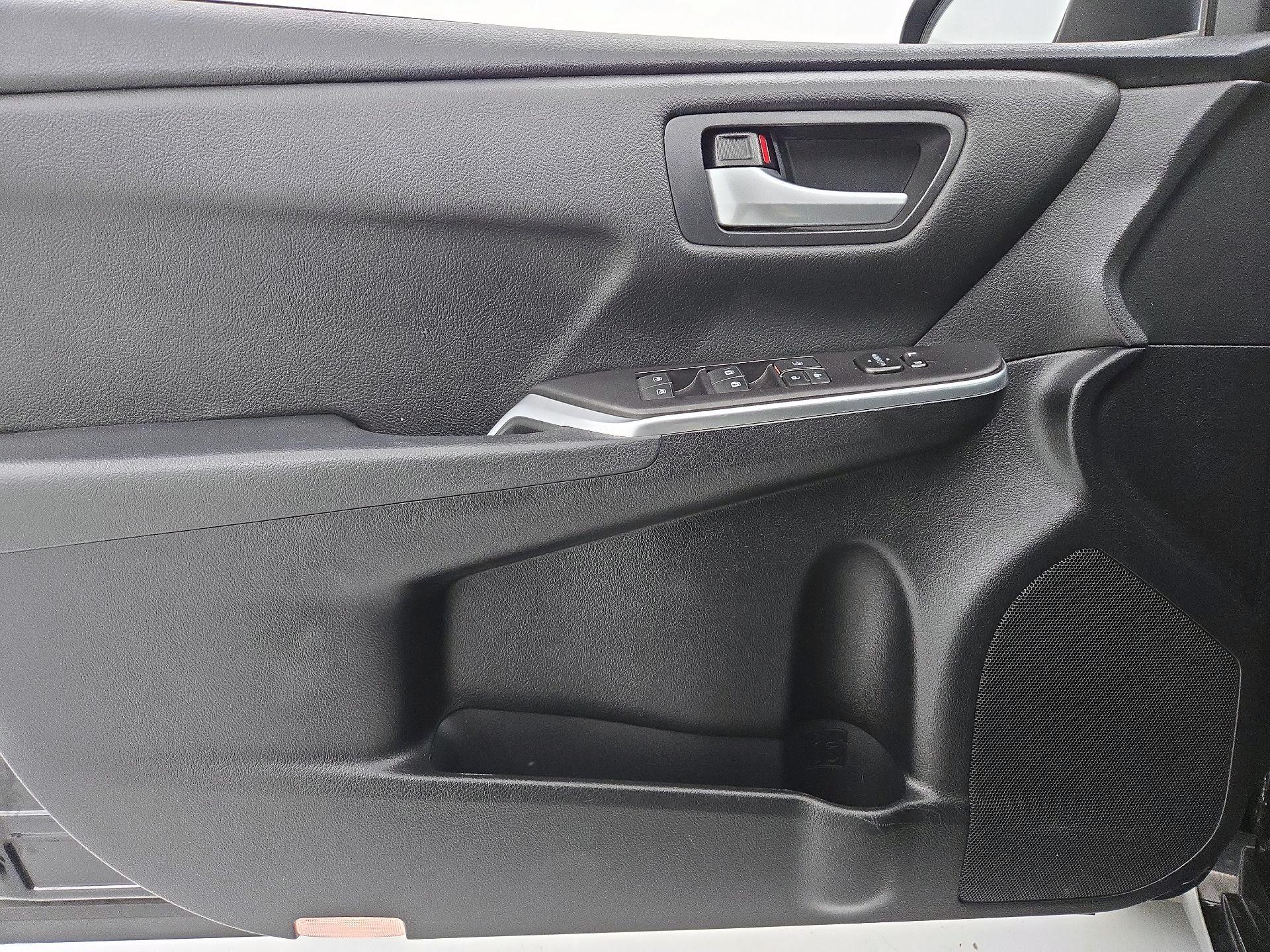 Thumbnail: 2016 Toyota Camry - 12